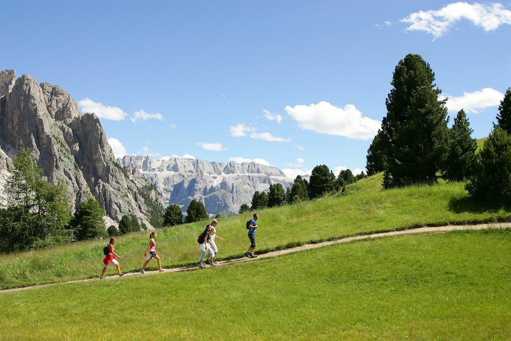 Apartments La Baita Santa Cristina Val Gardena Bagian luar foto